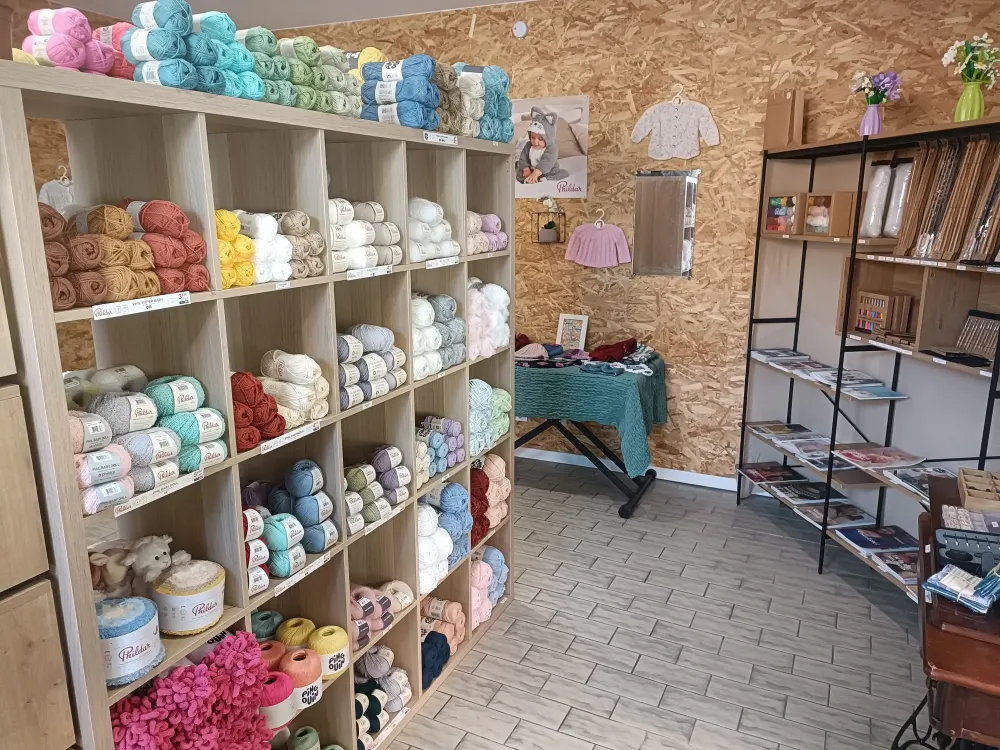 mercerie_le_petit_tricot_le_bourg_oisans_laines_rubans_fils_couture_crochet_tricot (4)
