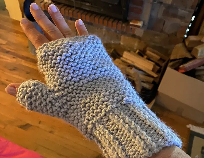 gants_femme_homme_unisex_tricot_fait_main_artisanal_cadeau_adulte_le_ bourg_oisans webp