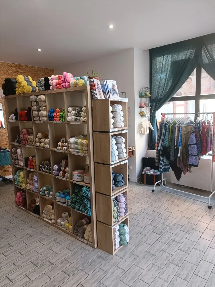 mercerie_le_petit_tricot_le_bourg_oisans_laines_rubans_fils_couture_crochet_tricot (3)